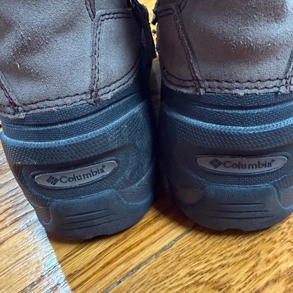 Columbia Canadian Crest zip close insulated men’s boots. Size 11.5.